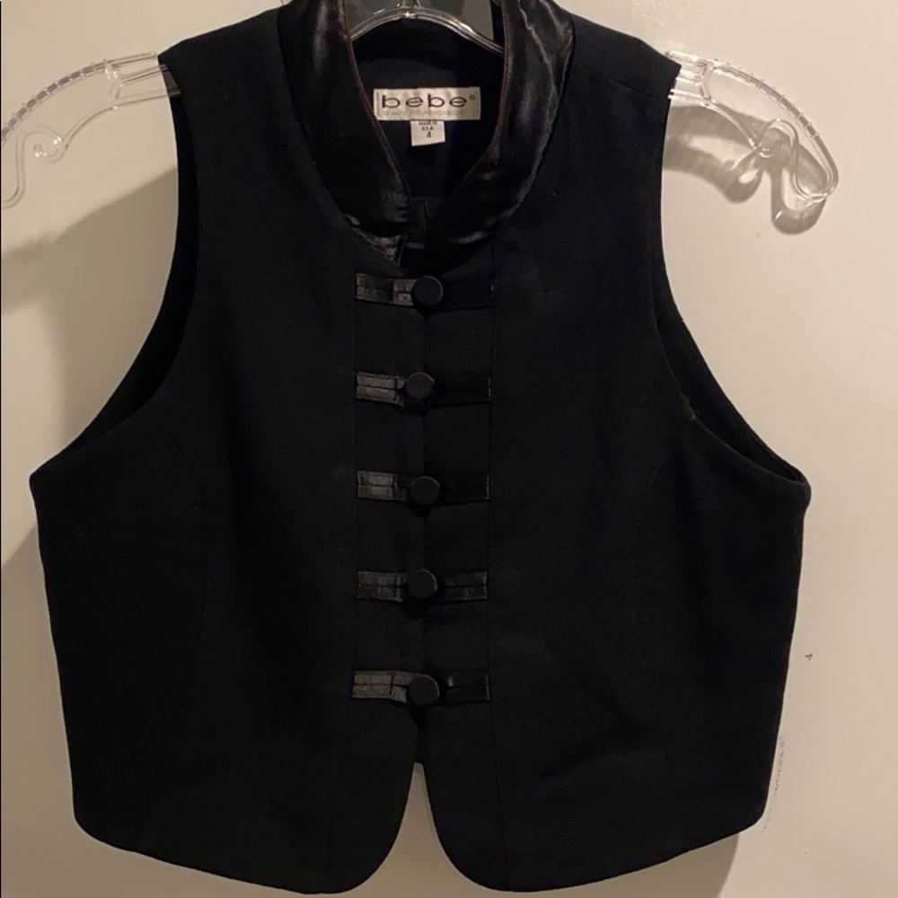 Women's vintage Bebe vest, 100% wool crêpe.